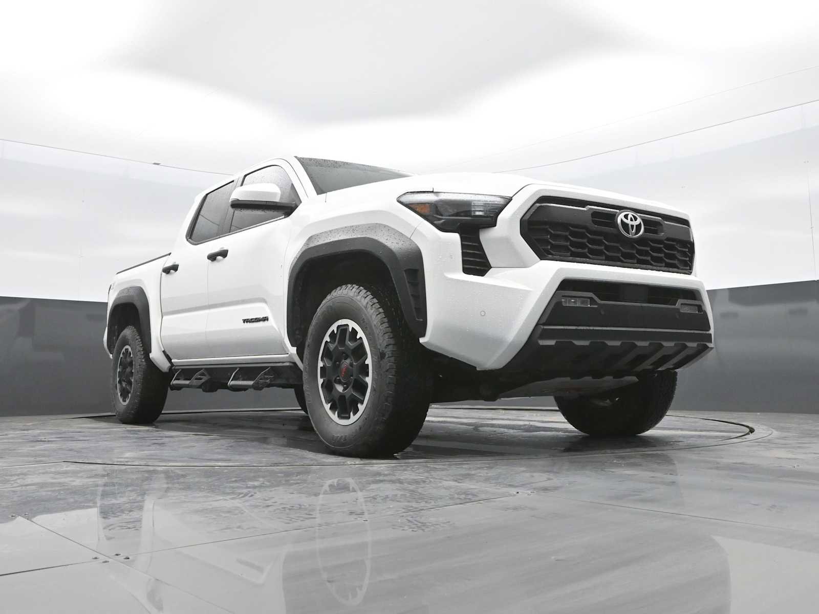 Used 2024 Toyota Tacoma TRD Off-Road w/ TRD Off Road Upgrade Package AWD/4WD image 10