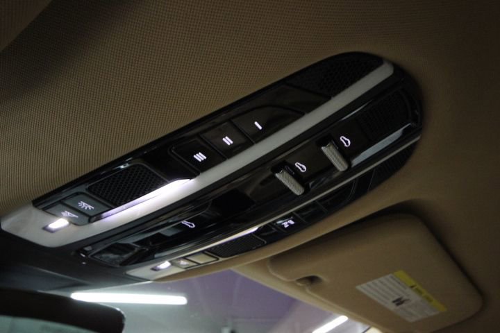 Used 2018 Porsche Panamera 4S image 27