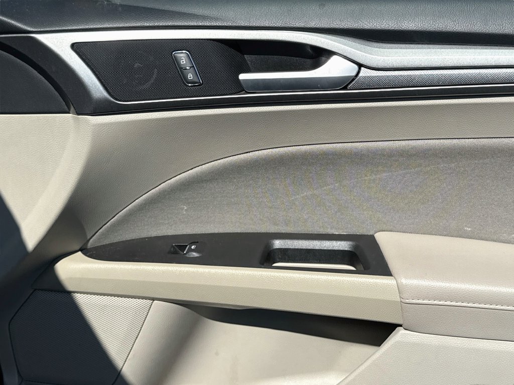 Used 2020 Ford Fusion SE FWD image 37
