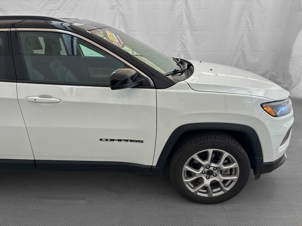 Used 2025 Jeep Compass Limited AWD/4WD image 9