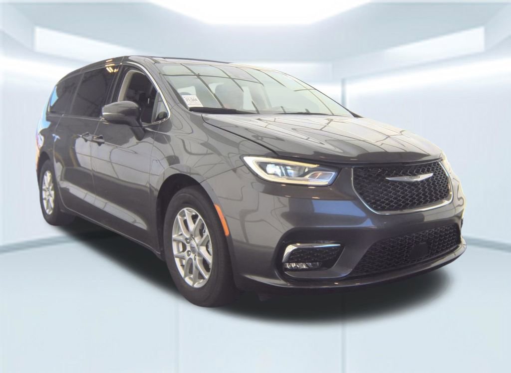 Used 2023 Chrysler Pacifica Touring-L FWD image 5
