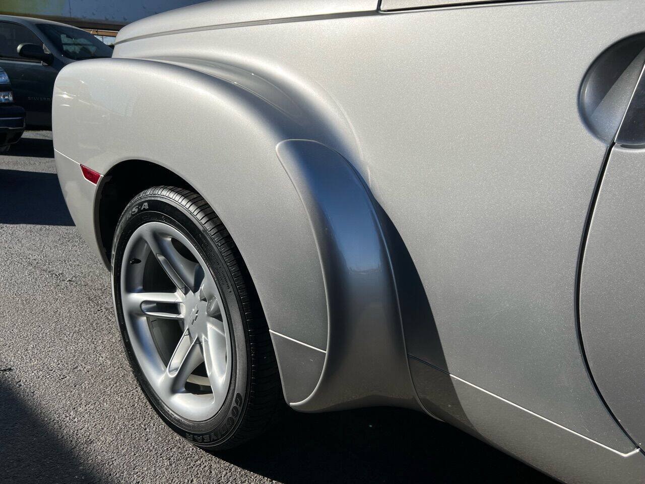 Used 2004 Chevrolet SSR w/ Preferred Equipment Group RWD image 36
