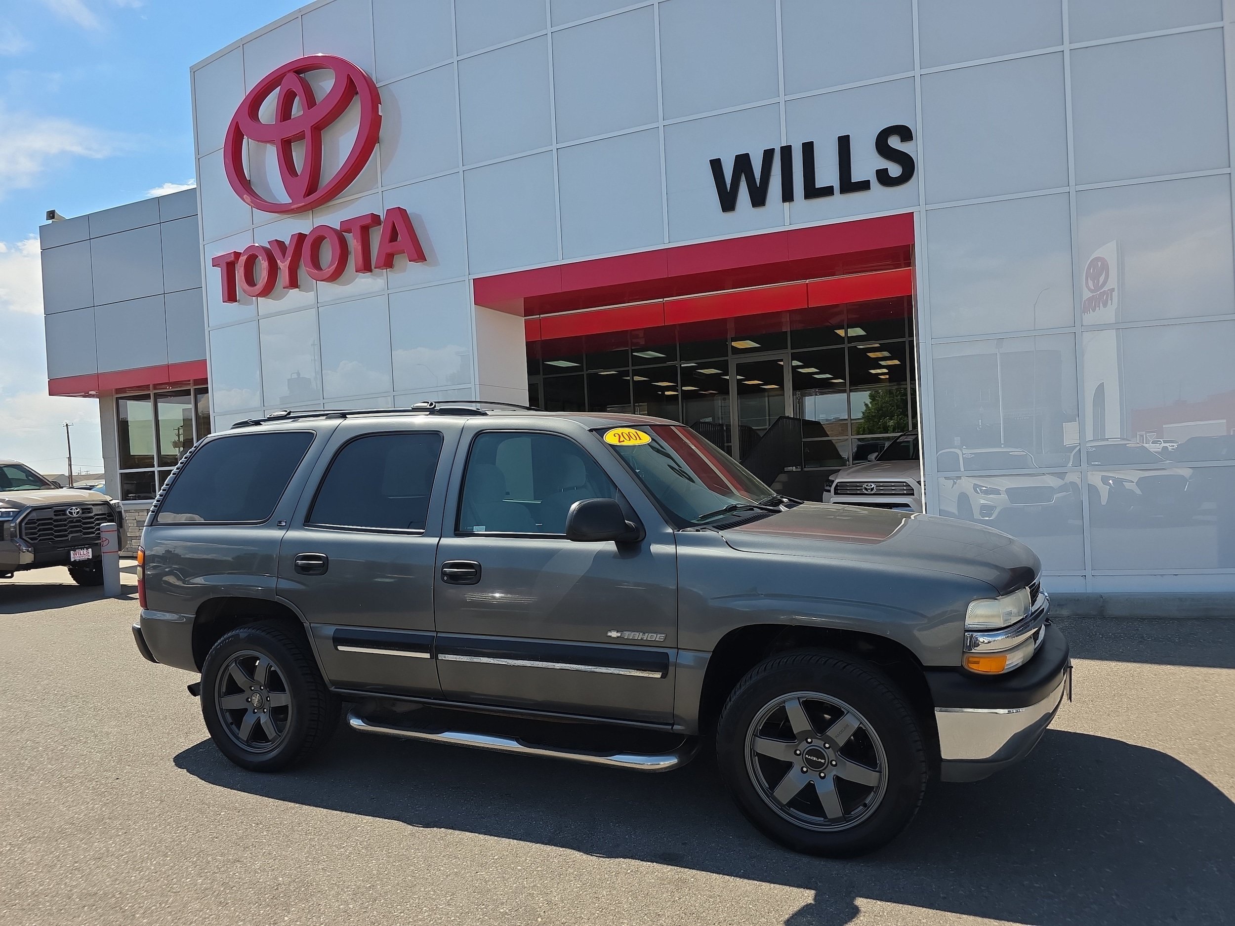 Used 2001 Chevrolet Tahoe LS w/ LS Preferred Equipment Group AWD/4WD image 1
