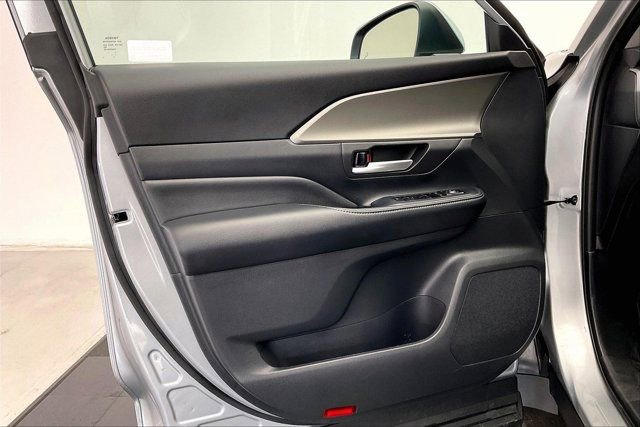 Used 2025 Toyota Grand Highlander AWD image 26