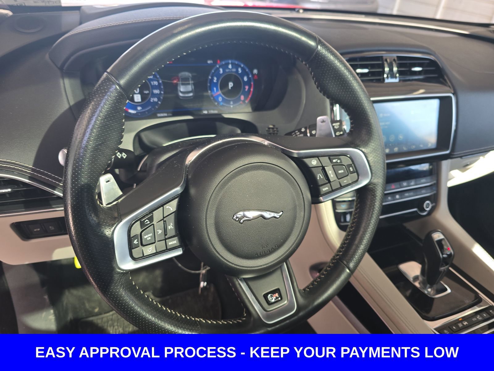 Used 2020 Jaguar F-PACE SVR image 18