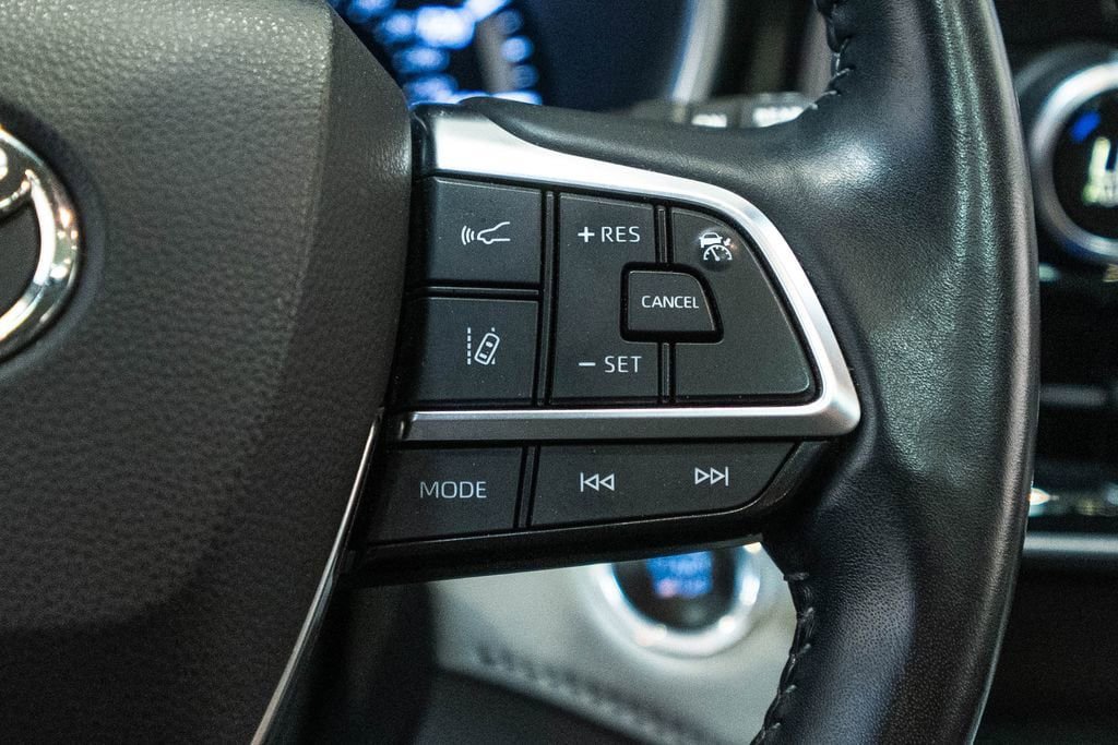 Used 2020 Toyota Highlander XLE AWD/4WD image 20