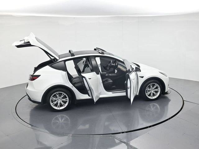 Used 2022 Tesla Model Y Long Range AWD/4WD image 45