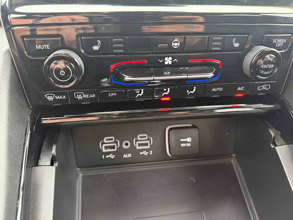 Used 2023 Jeep Grand Cherokee L Laredo w/ Luxury Tech Group I AWD/4WD image 17