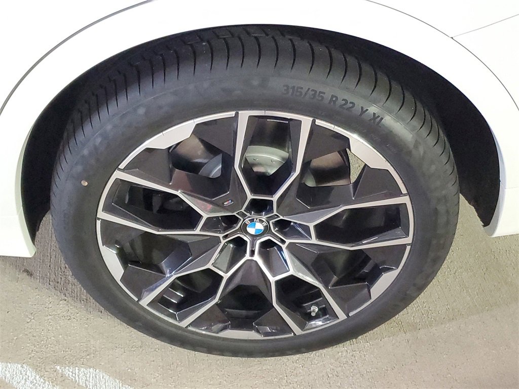 New 2026 BMW X7 M60i w/ M Sport Professional Package image 5