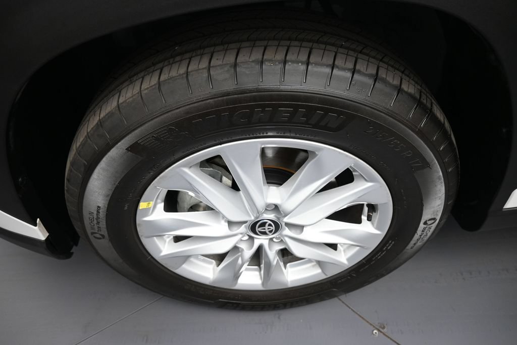 Certified 2024 Toyota Corolla Cross LE AWD/4WD image 14