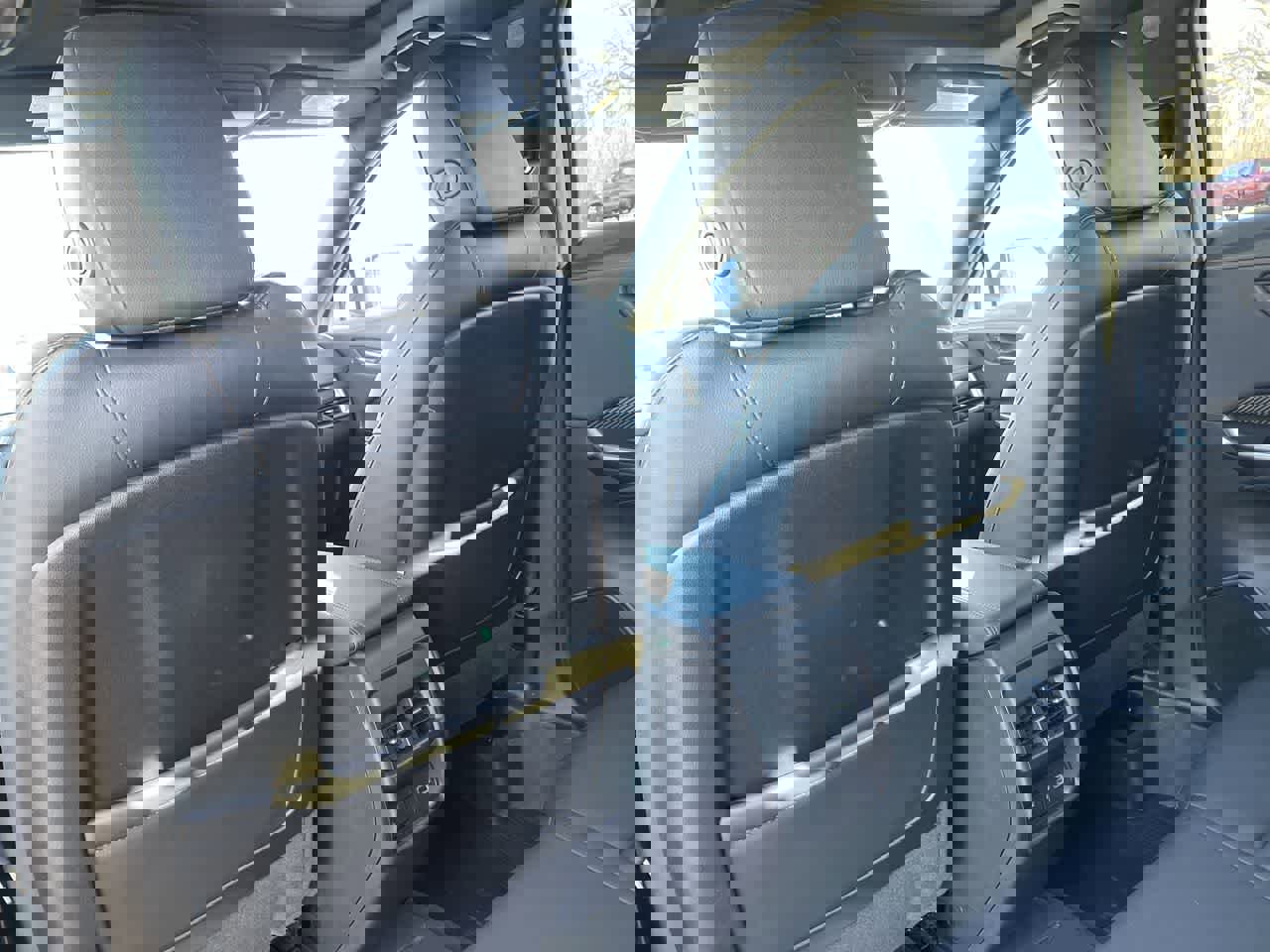 Certified 2023 Cadillac XT4 Sport w/ Cold Weather Package image 20