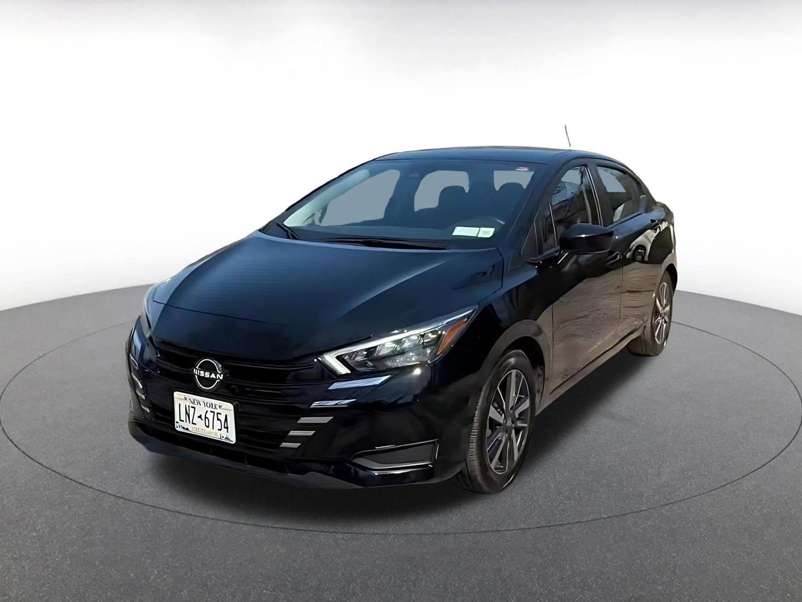 Used 2025 Nissan Versa SV FWD image 7