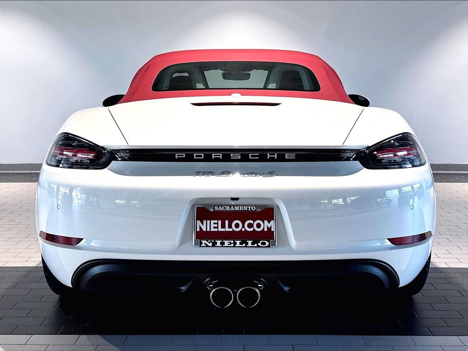 Used 2024 Porsche 718 Boxster S RWD image 10