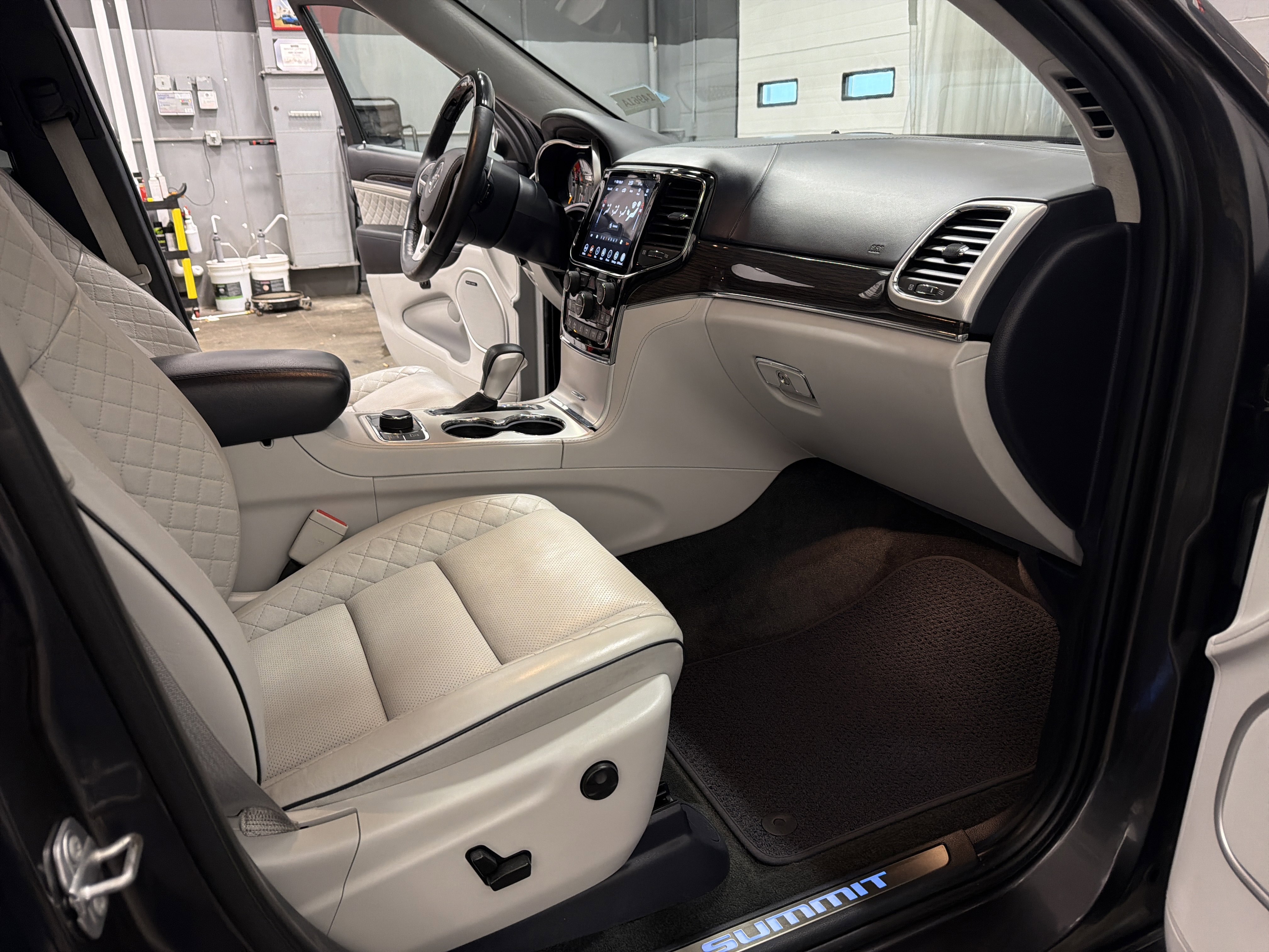 Used 2020 Jeep Grand Cherokee Summit image 27