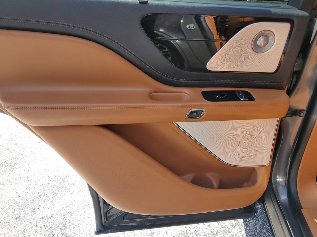 Used 2020 Lincoln Aviator Black Label AWD/4WD image 12