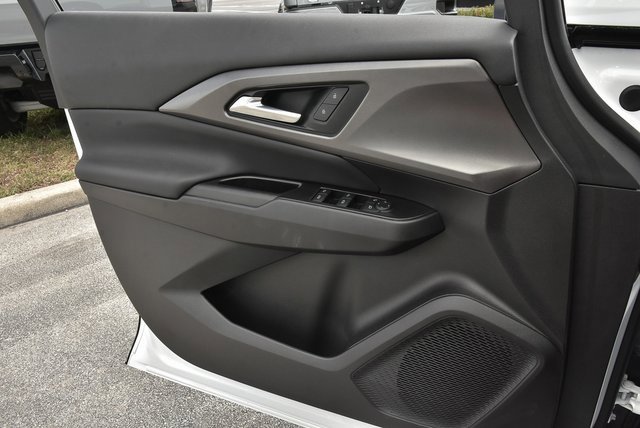 Used 2025 Chevrolet Equinox EV LT image 11