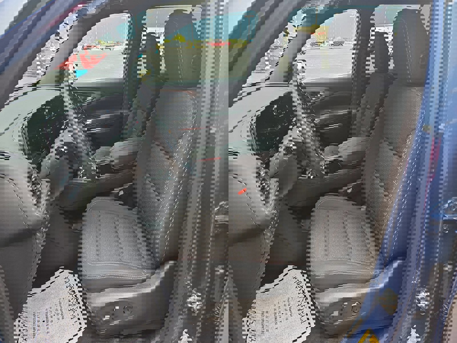 Used 2025 Chevrolet Traverse LT image 7