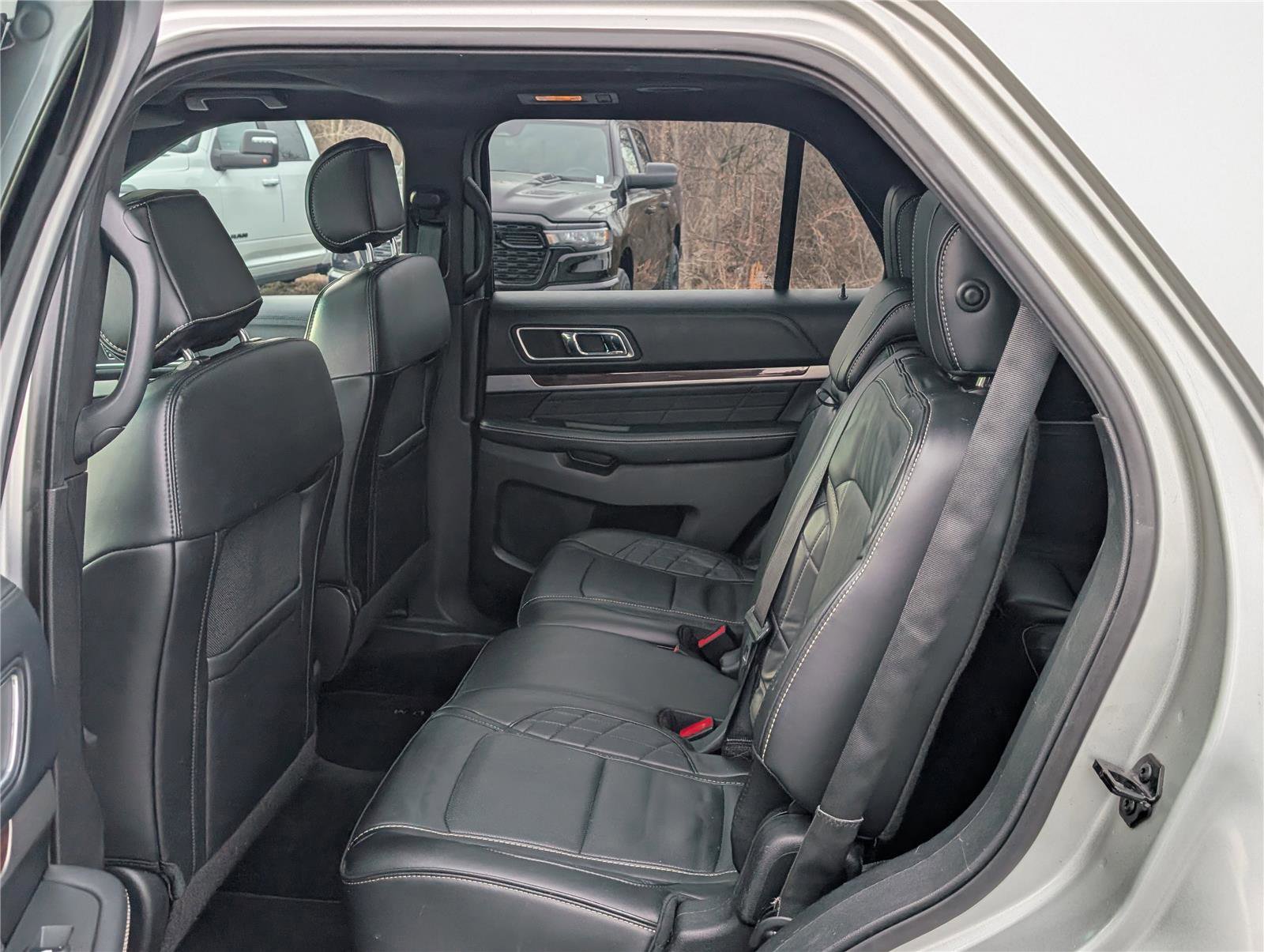 Used 2017 Ford Explorer Platinum image 15