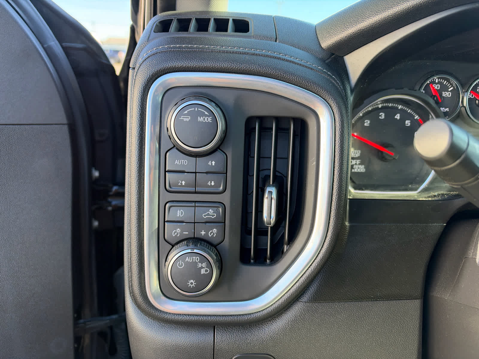 Certified 2021 Chevrolet Silverado 1500 RST AWD/4WD image 15