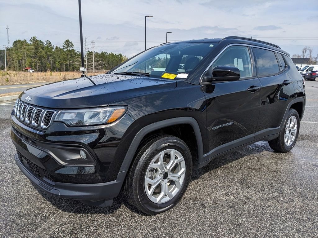 Certified 2025 Jeep Compass Latitude image 61