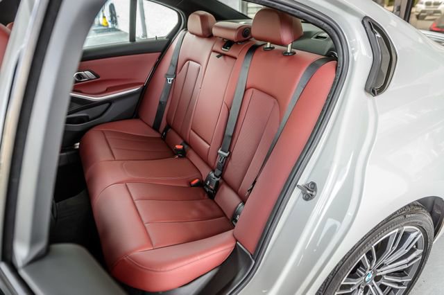 Used 2022 BMW M340i xDrive M340i xDRIVE - WHITE ON RED - w/ Driving Assistance Package image 15