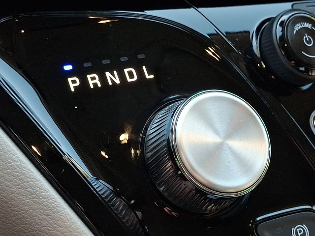 Used 2024 Chrysler Pacifica Touring-L FWD image 17
