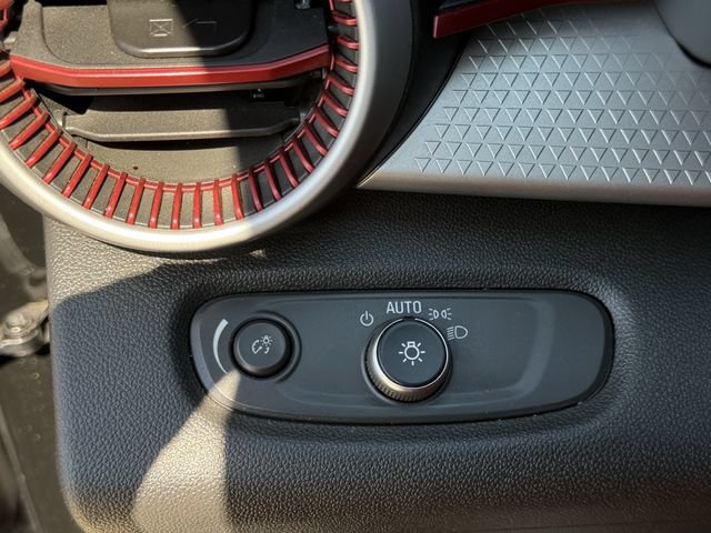 Certified 2025 Chevrolet Trax RS w/ Sunroof Package FWD image 16