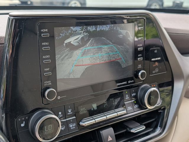 Used 2020 Toyota Highlander XLE image 25