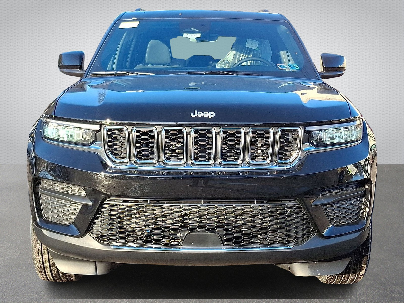 New 2025 Jeep Grand Cherokee Laredo X w/ Luxury Tech Group I image 2