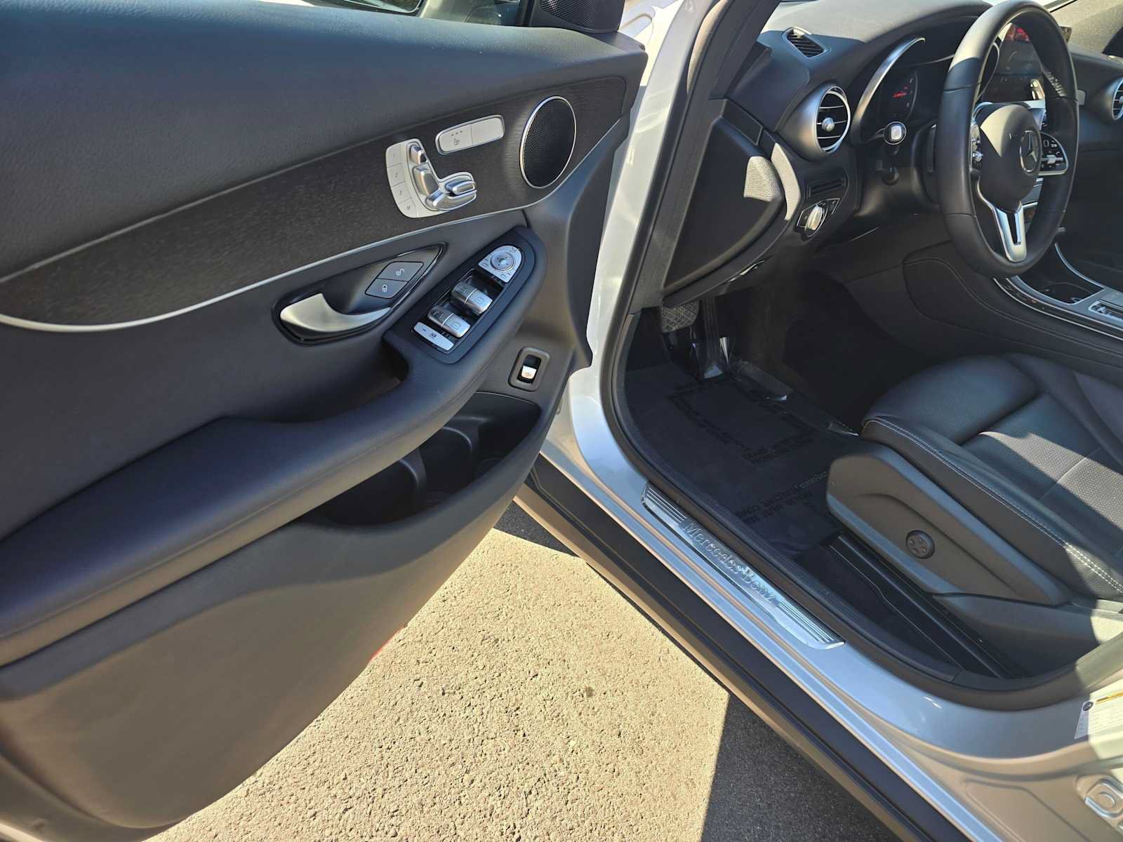 Used 2020 Mercedes-Benz GLC 300 image 22