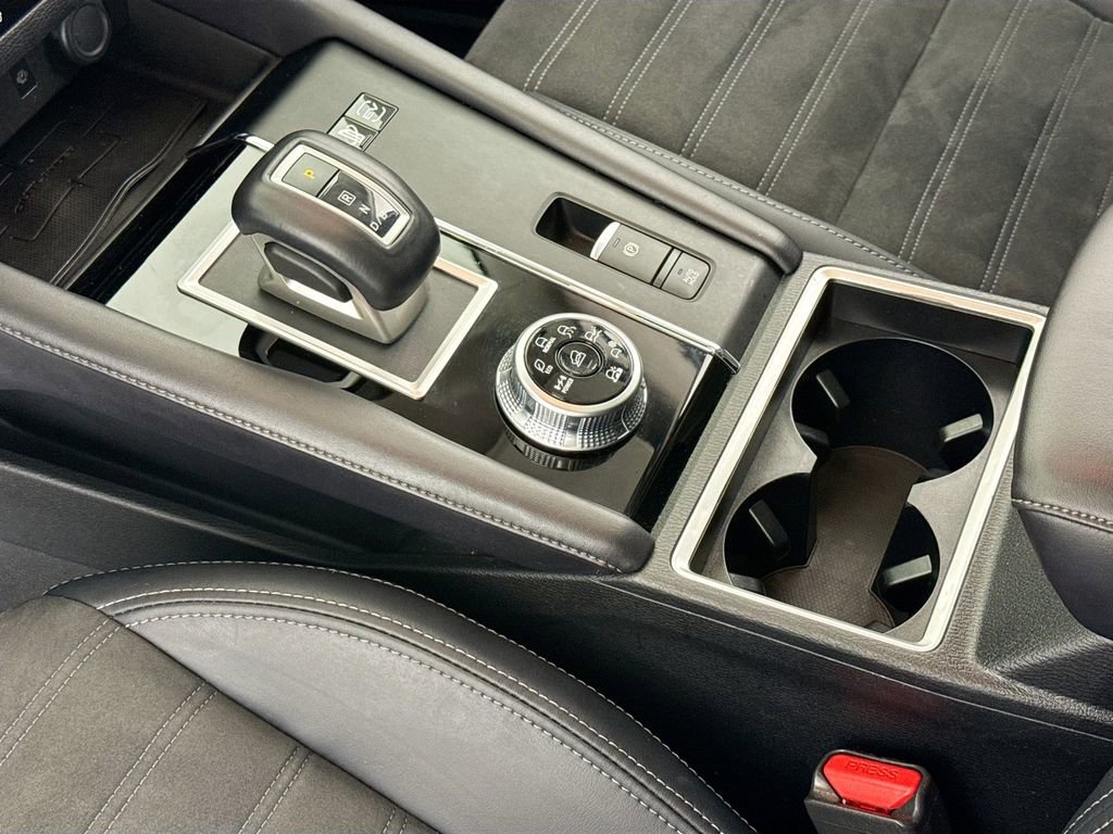 Used 2023 Mitsubishi Outlander 4WD Plug-In Hybrid image 21