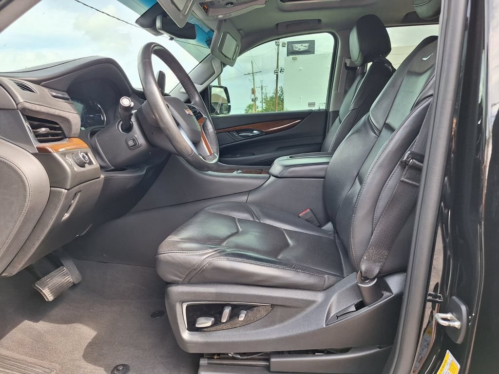 Used 2020 Cadillac Escalade Premium Luxury RWD image 16