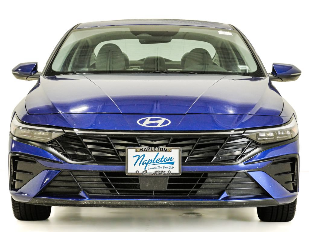 Used 2025 Hyundai Elantra Limited FWD image 2