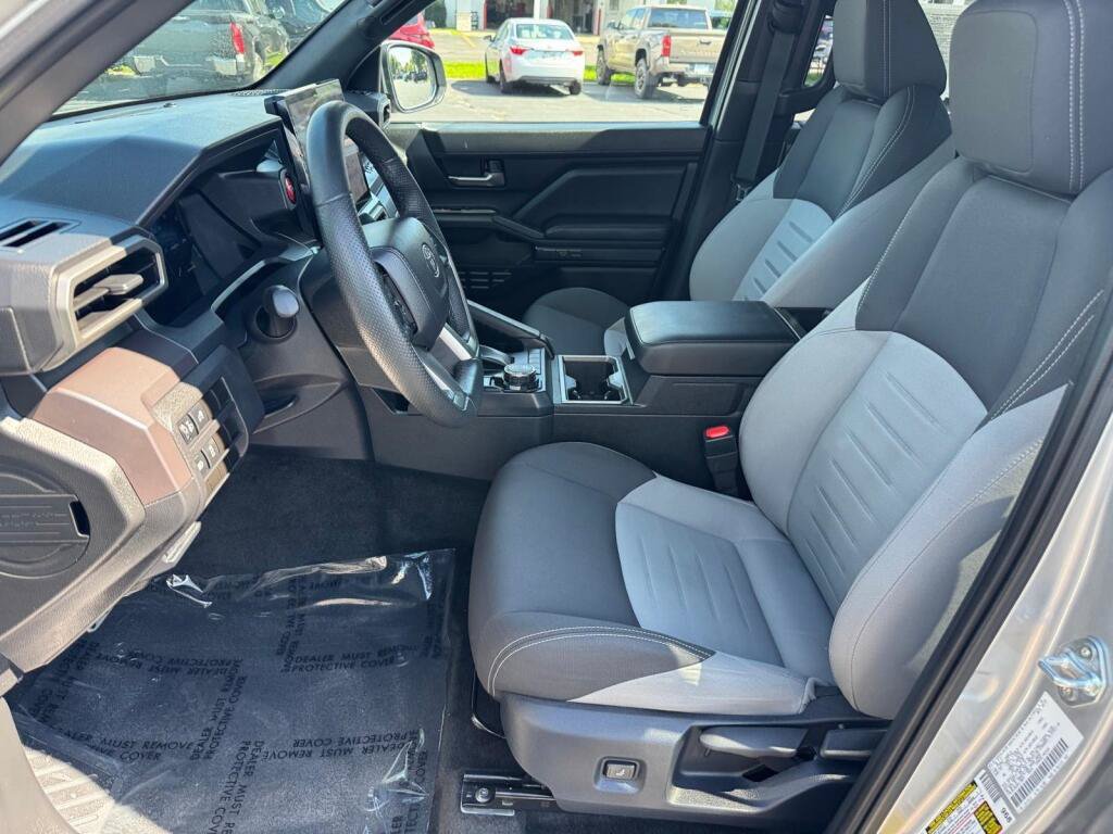 Certified 2025 Toyota Tacoma TRD Sport AWD/4WD image 5