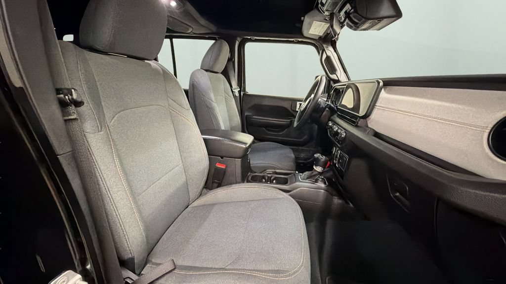Used 2024 Jeep Wrangler Unlimited Sport AWD/4WD image 9