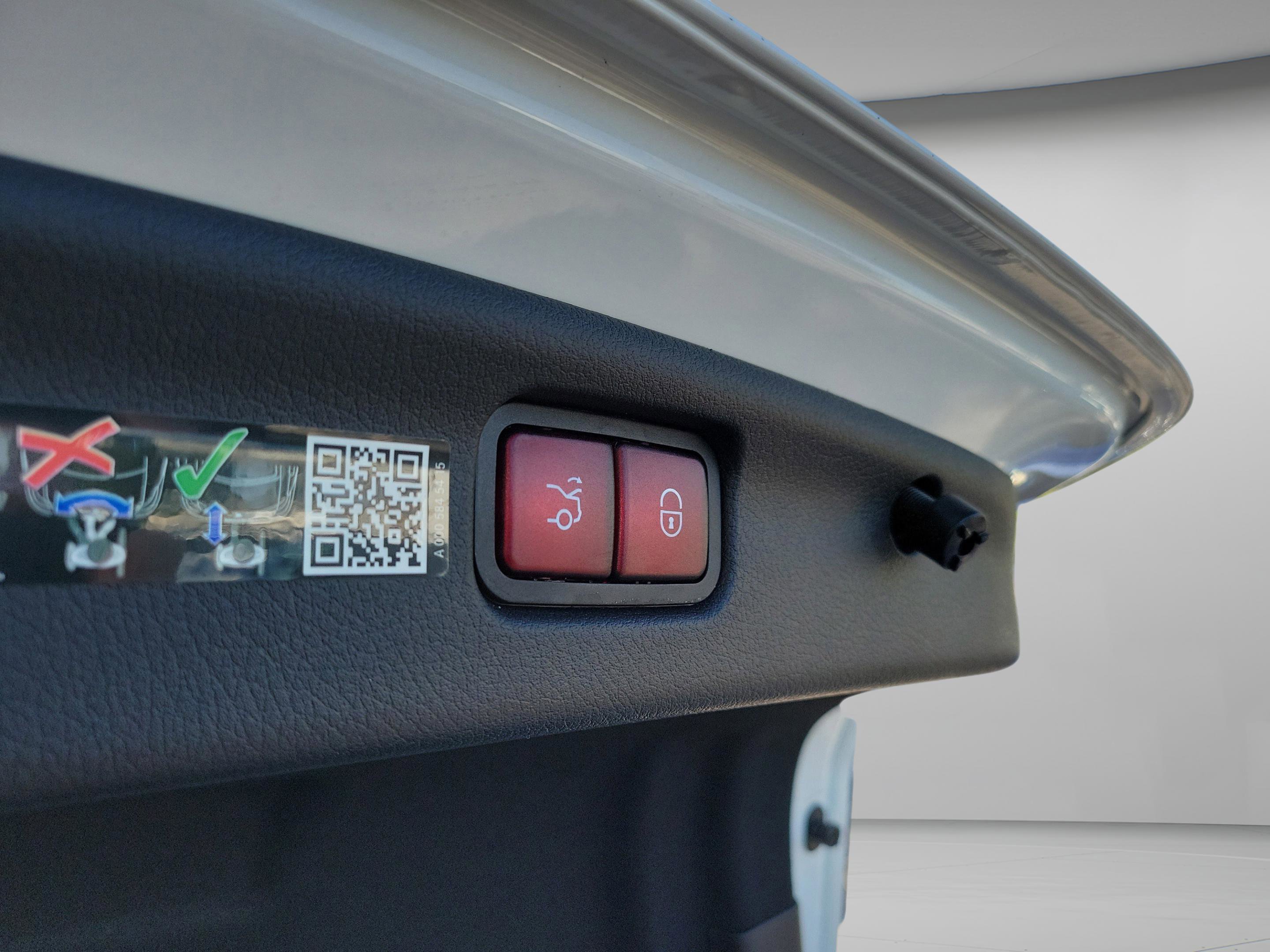 Certified 2025 Mercedes-Benz C 300 Sedan image 9