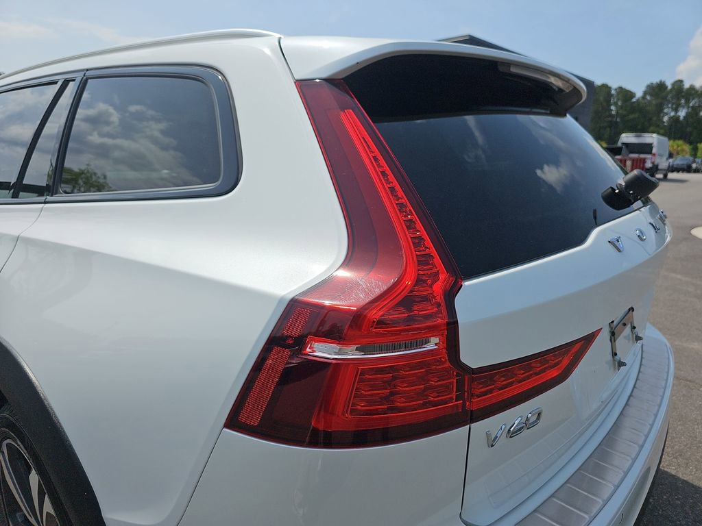 Used 2025 Volvo V60 B5 Cross Country Plus AWD/4WD image 39