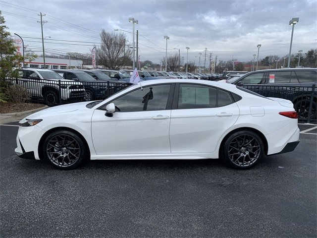Used 2025 Toyota Camry SE image 5
