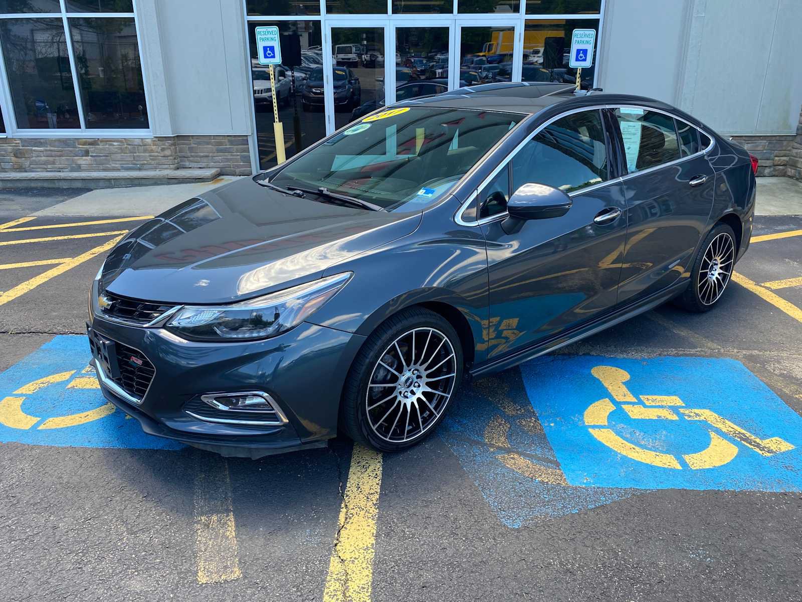 Used 2017 Chevrolet Cruze Premier FWD image 2