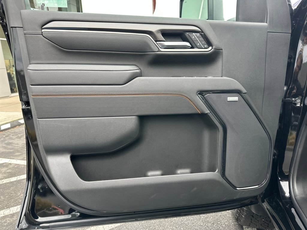 Used 2025 GMC Sierra 3500 AT4 w/ AT4 Premium Plus Package image 11