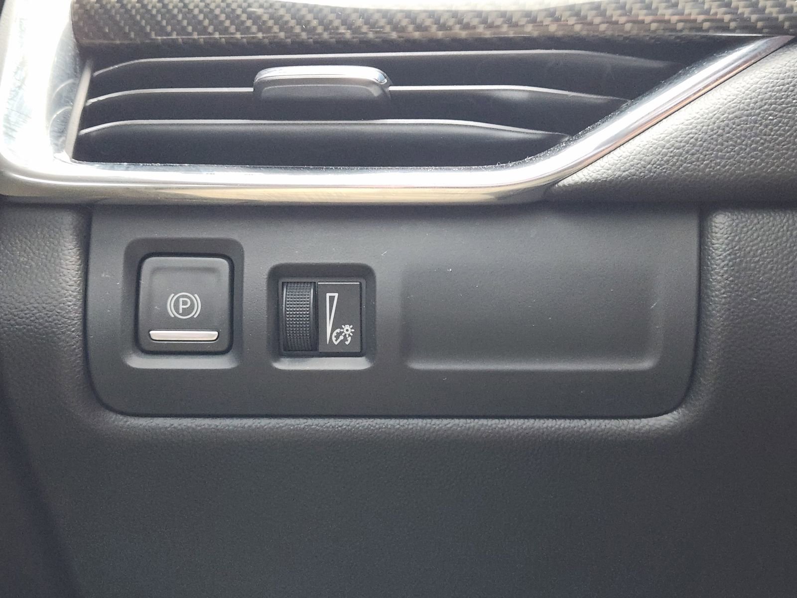 Used 2023 Cadillac XT4 Sport w/ Cold Weather Package image 22