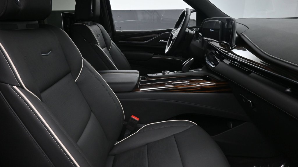 Certified 2023 Cadillac Escalade Premium Luxury RWD image 2