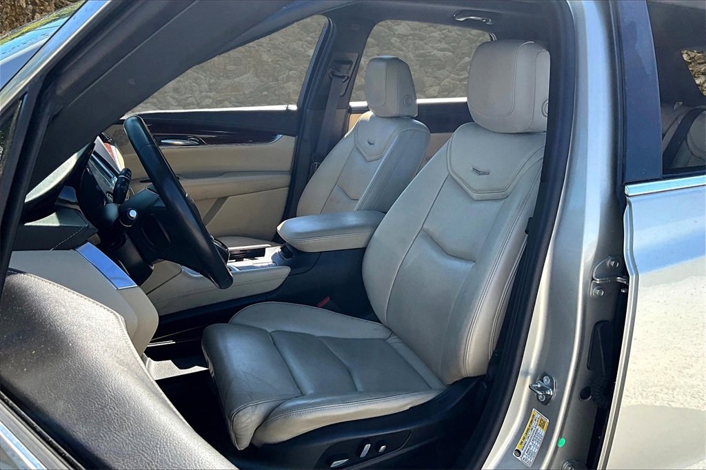 Used 2017 Cadillac XT5 Luxury w/ Driver Awareness Package image 23