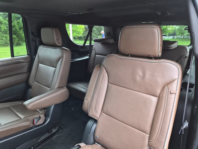 Used 2021 Chevrolet Suburban High Country w/ Premium Package AWD/4WD image 38