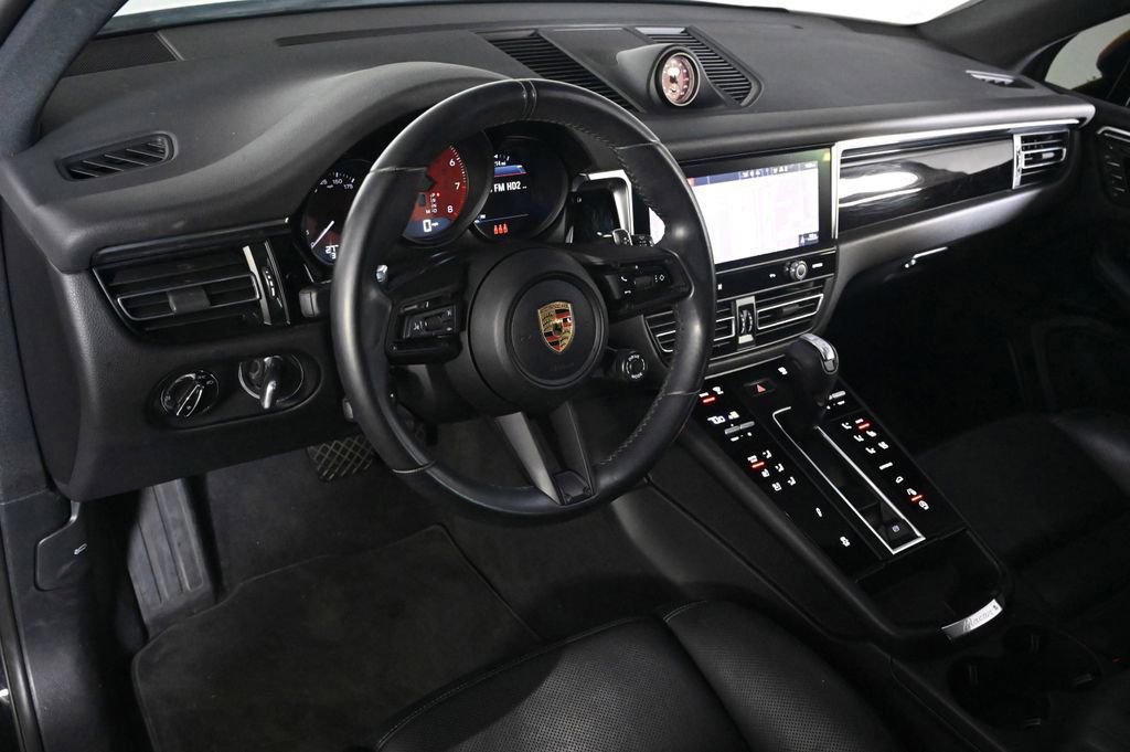 Certified 2023 Porsche Macan S AWD/4WD image 4