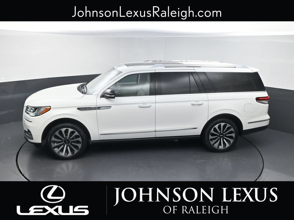 Used 2023 Lincoln Navigator L Reserve AWD/4WD image 32