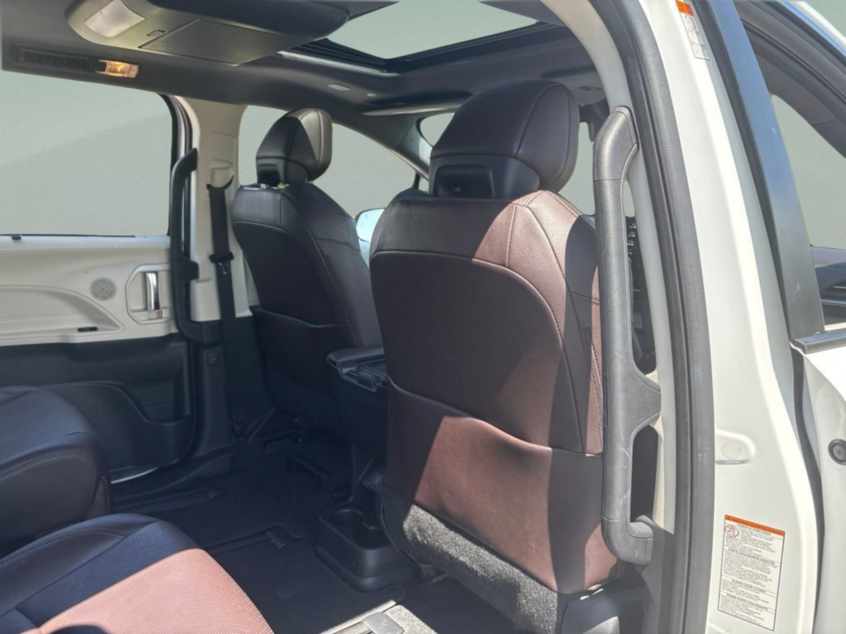 Used 2022 Toyota Sienna Platinum FWD image 21