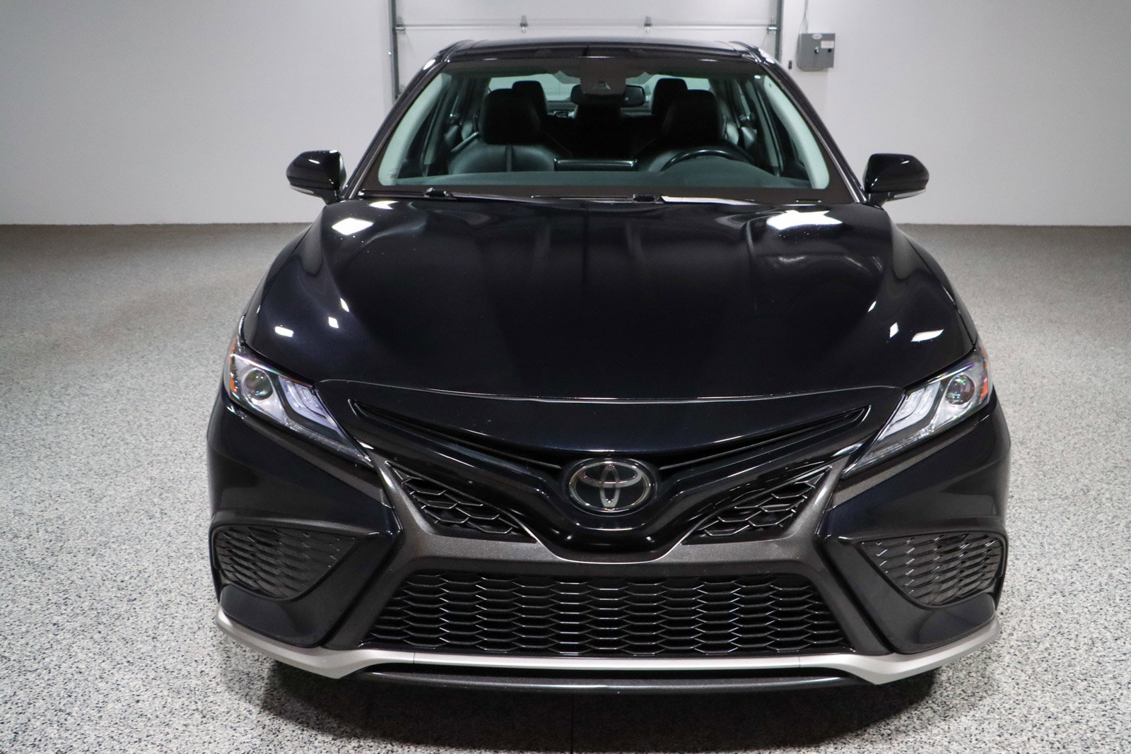 Used 2024 Toyota Camry XSE FWD image 4