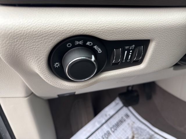 Used 2017 Chrysler Pacifica Touring image 20