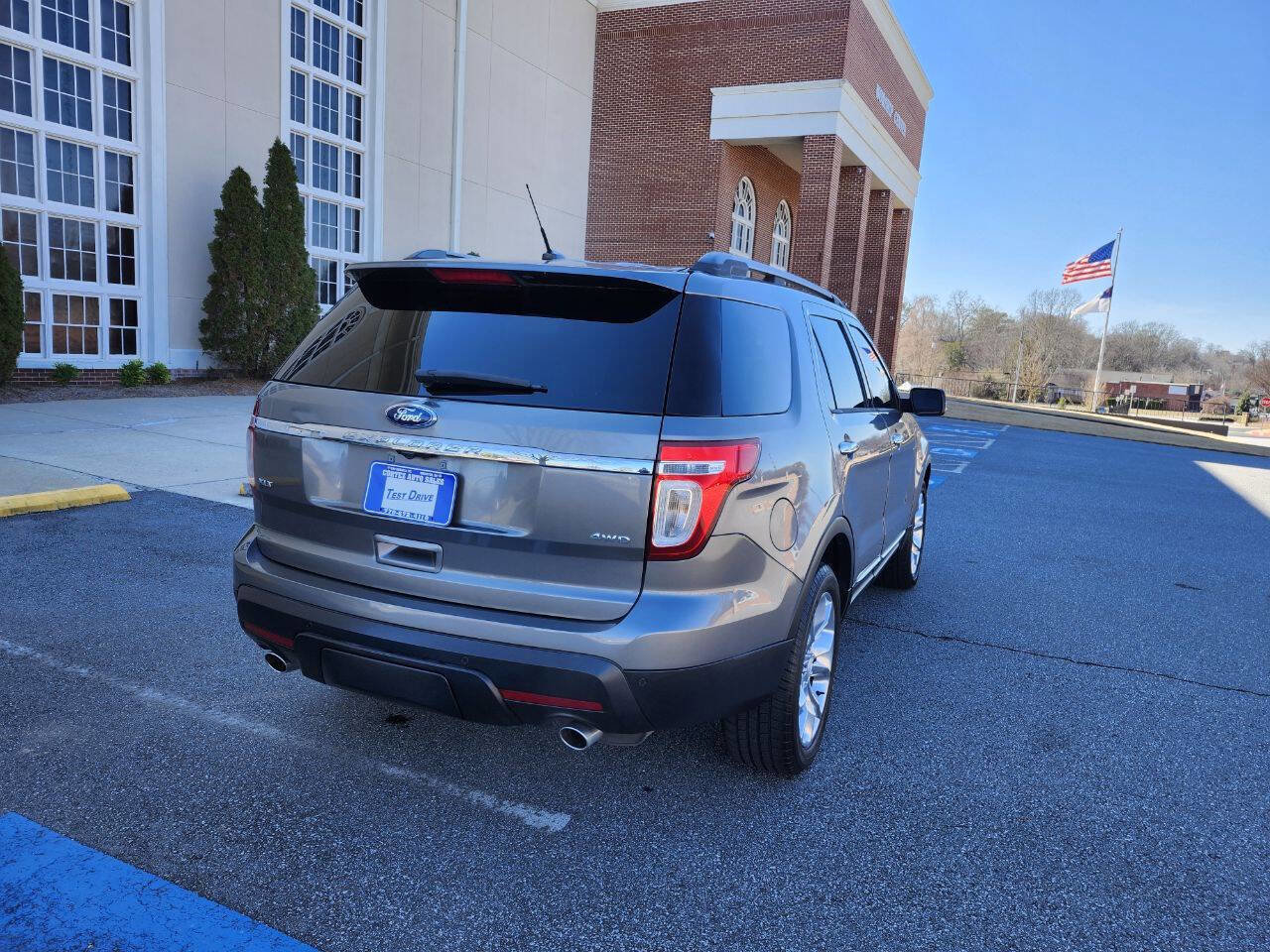 Used 2013 Ford Explorer XLT image 18